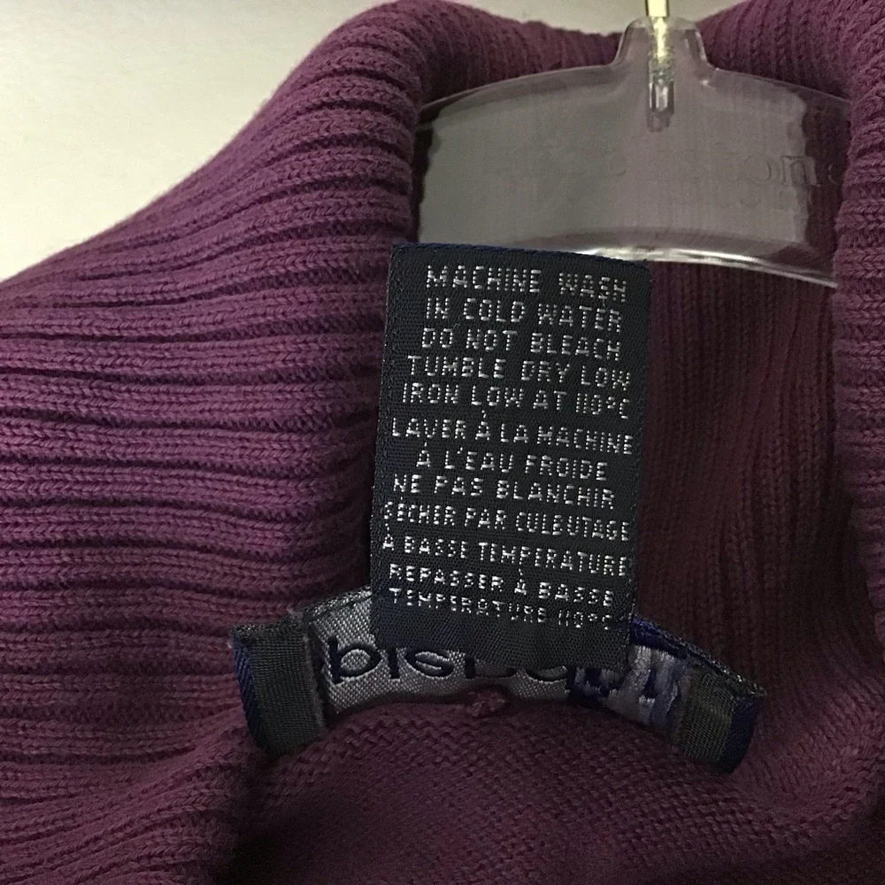 Splendor! %100 cotton turtleneck sweater. Size large.